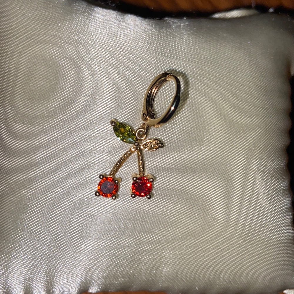 Custom made cherry earrings - Picture 2 of 2